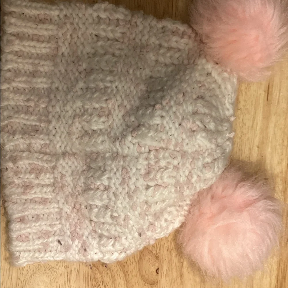 Baby Gap 4-5 yrs m/l Cozy Pinkish/cream knit Pom -Pom Hat(some pilling)